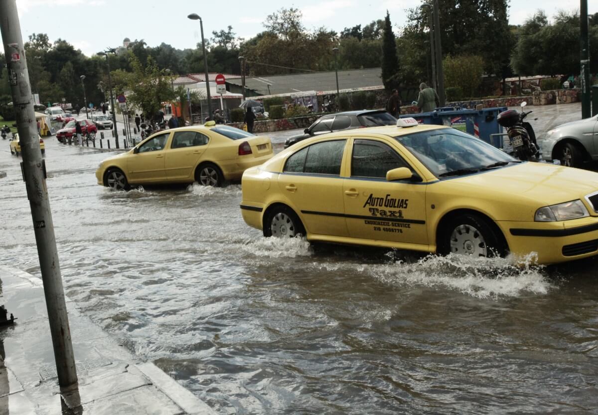 Καιρός:  Βροχές, χαλαζοπτώσεις και θυελλώδεις άνεμοι!