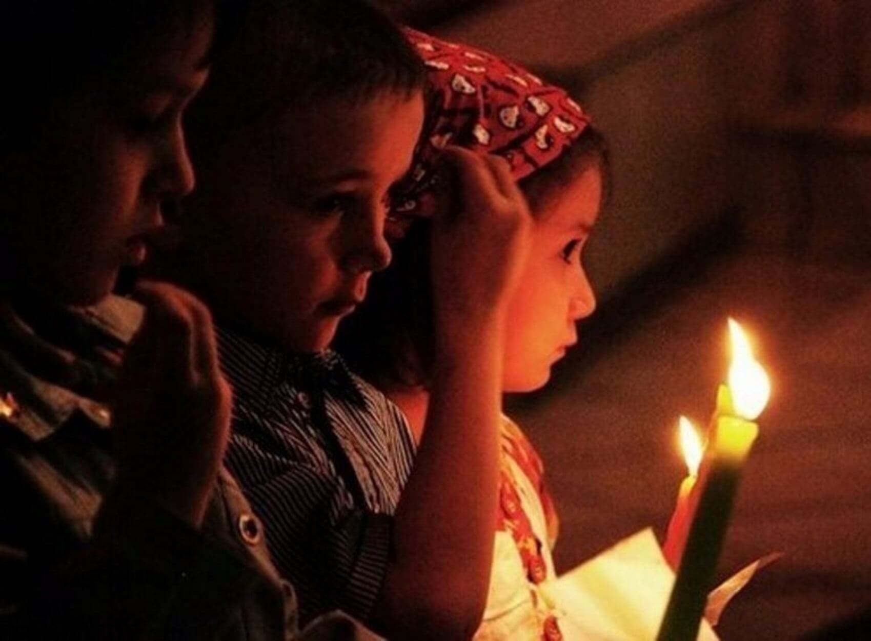 Τι συμβολίζει η κίνηση όταν κάνουμε τον Σταυρό μας – Γιατί χρησιμοποιούμε το δεξί μας χέρι