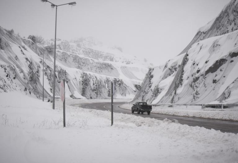 Προσοχή: Ποιοι δρόμοι είναι κλειστοί από τα χιόνια – Live Ενημέρωση
