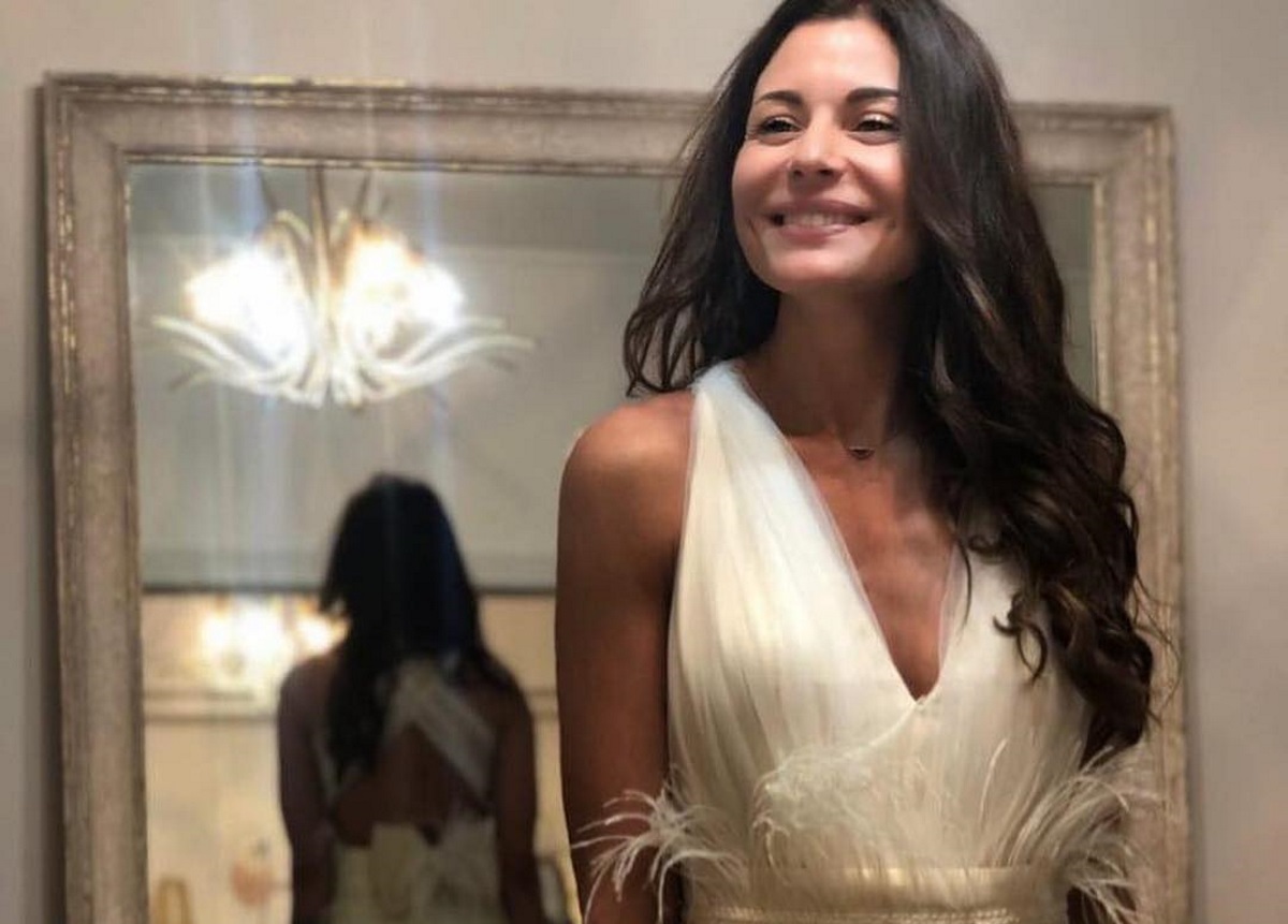 Ειρήνη Κολιδά: Ντύνεται νύφη για καλό σκοπό και εντυπωσιάζει! [pics]