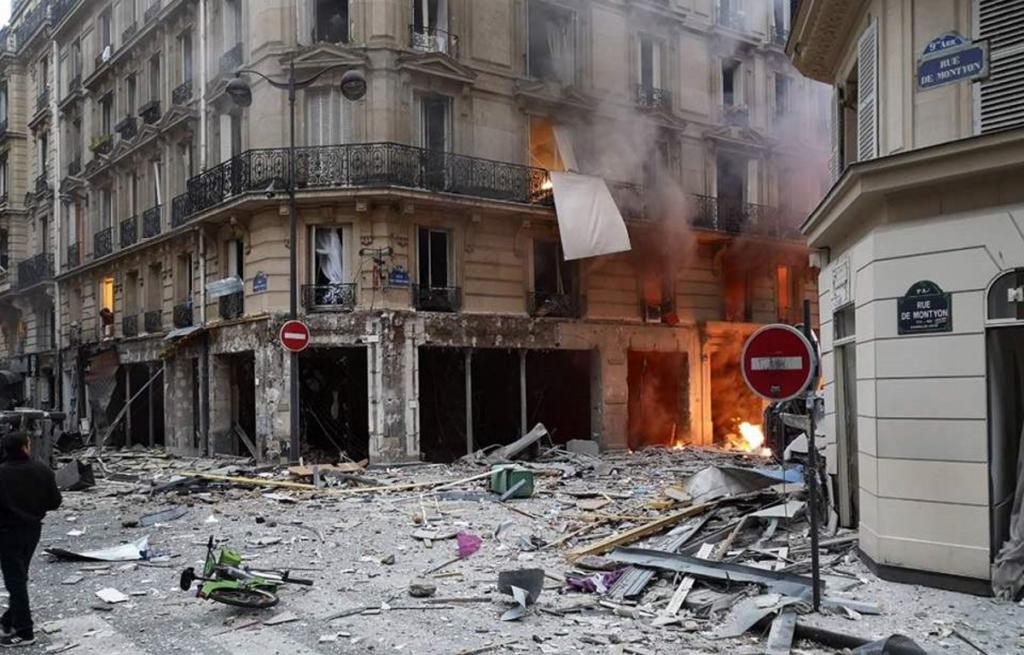 Ισχυρή έκρηξη στο κέντρο του Παρισιού [pics, video]