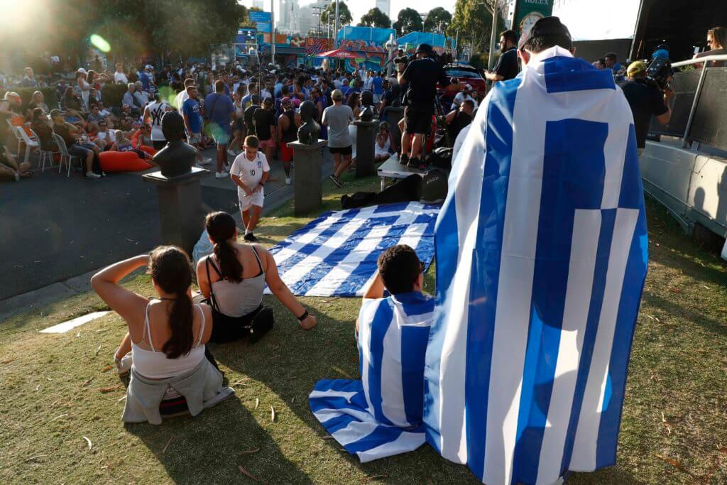 Στέφανος Τσιτσιπάς: Έστησαν γιγαντοοθόνες για να δουν το ματς οι ομογενείς!