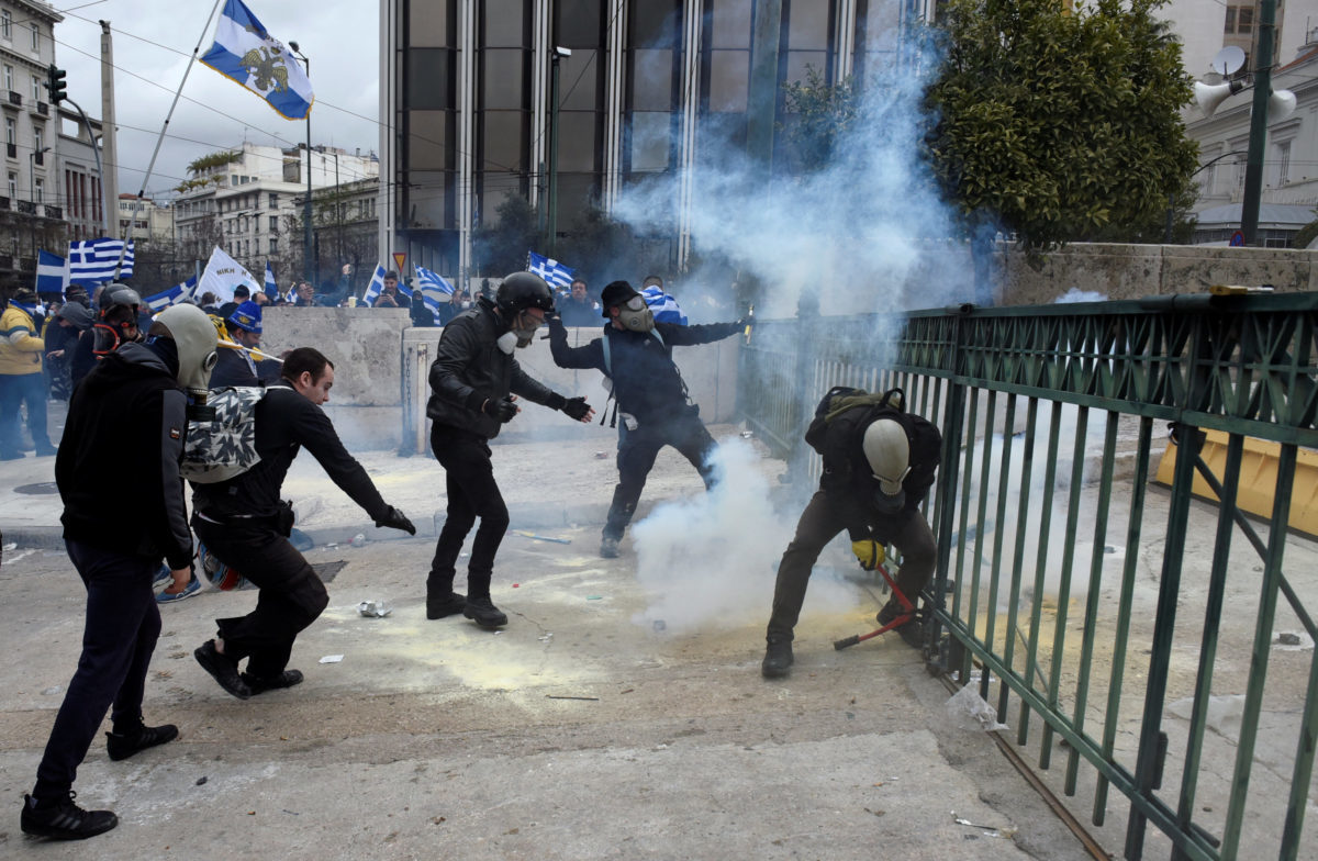 Συλλαλητήριο για την Μακεδονία: Καρέ – καρέ τα επεισόδια – Συγκλονιστικές εικόνες