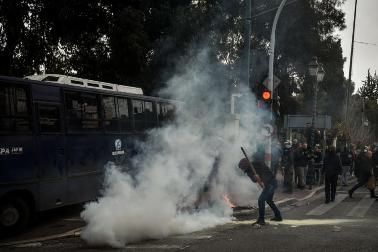 ΕΔΕ για τους τραυματισμούς Δελή, Δριμάλα – Εξοργισμένη η Γεροβασίλη με τους άνδρες των ΜΑΤ – Video | Newsit.gr ΕΔΕ για τους τραυματισμούς Δελή, Δριμάλα – Εξοργισμένη η Γεροβασίλη με τους άνδρες των ΜΑΤ – Video | Newsit.gr