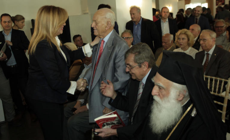Όταν ο Αλέξης συνάντησε την Φώφη στο σπίτι του Αντώνη Λιβάνη! | Newsit.gr Όταν ο Αλέξης συνάντησε την Φώφη στο σπίτι του Αντώνη Λιβάνη! | Newsit.gr