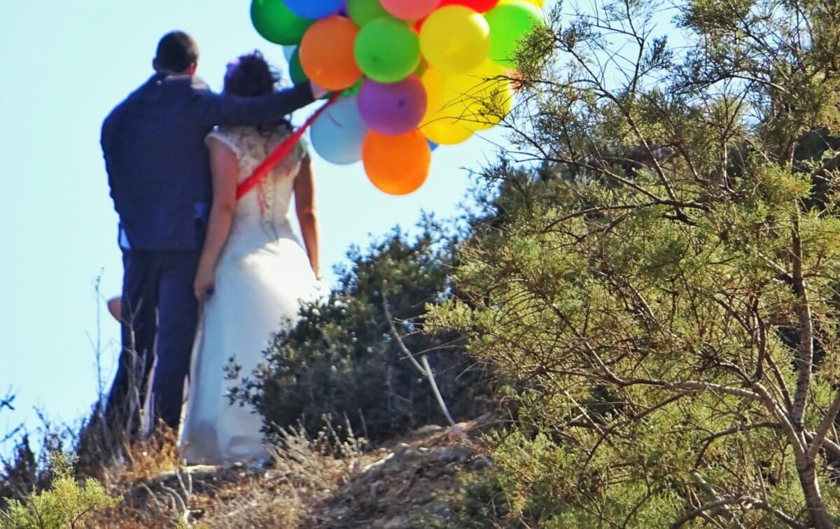 Η νύφη που εμφανίστηκε στον εκκλησία, δεν ήταν αυτή που περίμενε ο γαμπρός – Απίστευτες σκηνές