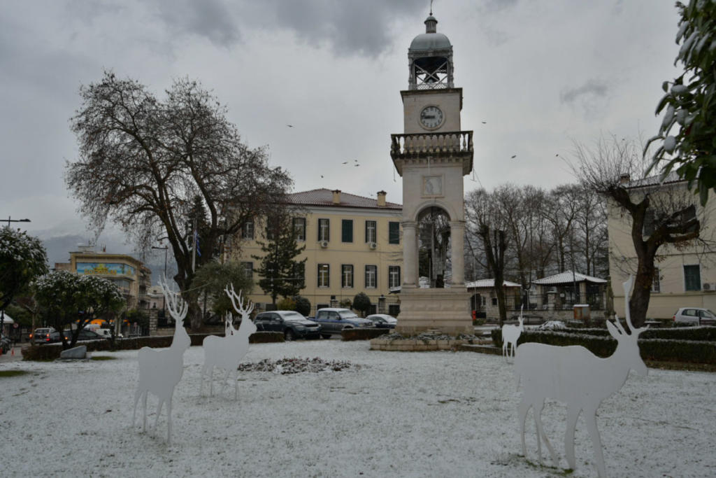 Καιρός: Η “Σοφία” δείχνει τα δόντια της και στην Ήπειρο – Χιόνια σε Γιάννενα, Άρτα και Πρέβεζα [pics, video]