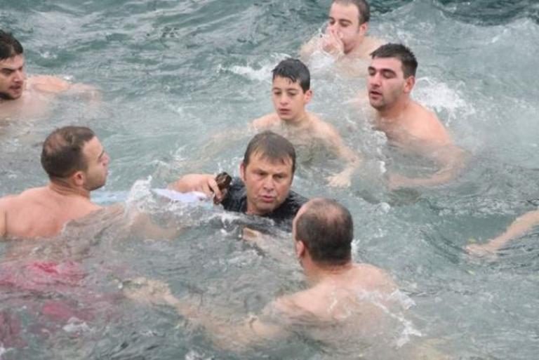 Θα βουτήξει ξανά για τον Σταυρό ο Απόστολος Γκλέτσος | Newsit.gr Θα βουτήξει ξανά για τον Σταυρό ο Απόστολος Γκλέτσος | Newsit.gr