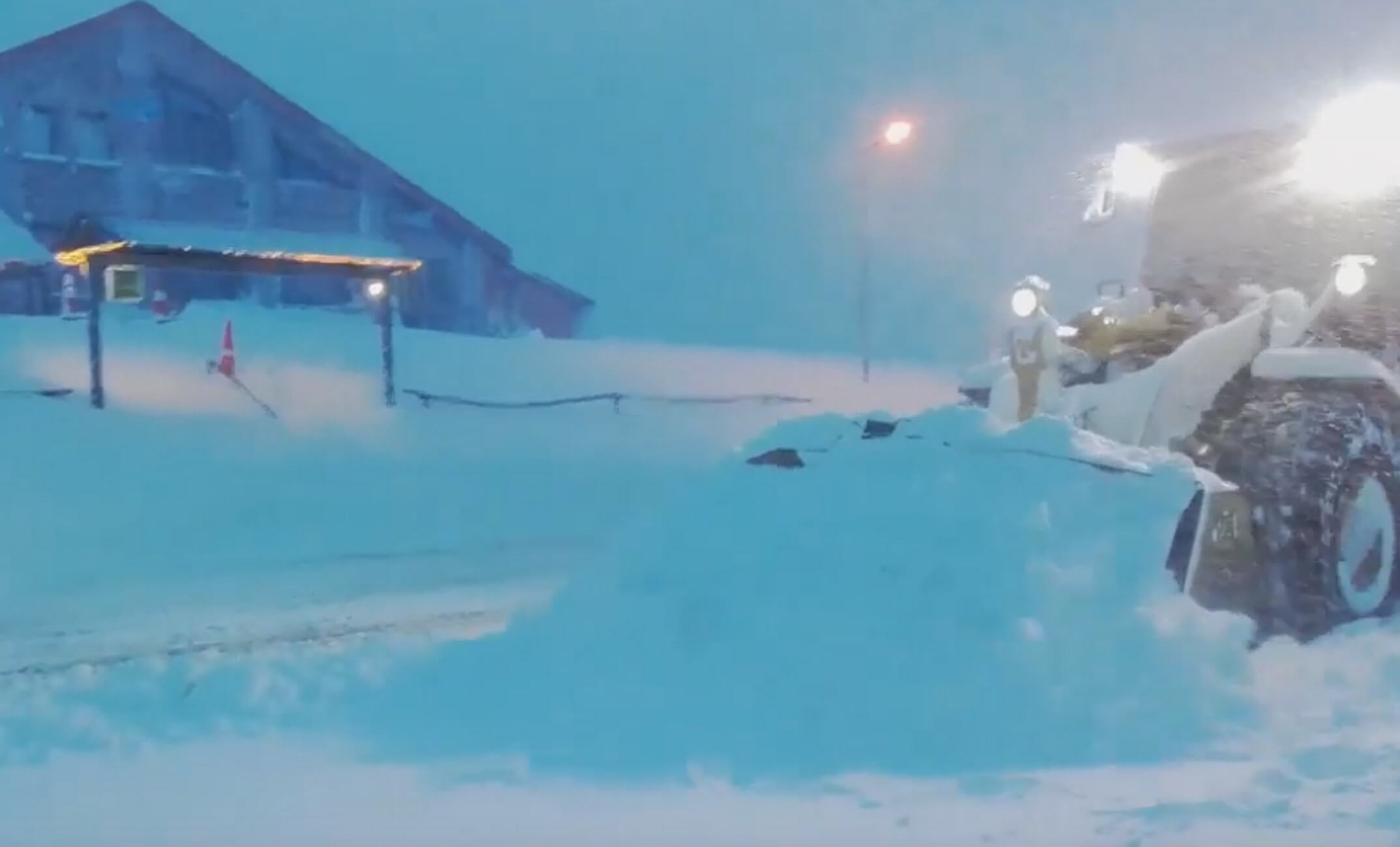 Γρεβενά: “Θάφτηκε” στα χιόνια η Βασιλίτσα – Οι εικόνες μέσα και έξω από το χιονοδρομικό – video