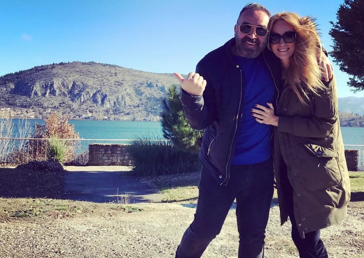 Γρηγόρης Γκουντάρας: Θαύμασε μαζί με τους γιους του την σύζυγό του στην πασαρέλα