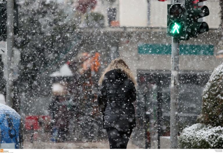 Καιρός: Όλα άσπρα! Χιόνια, κλειστοί δρόμοι και πολικές θερμοκρασίες σε όλη τη χώρα