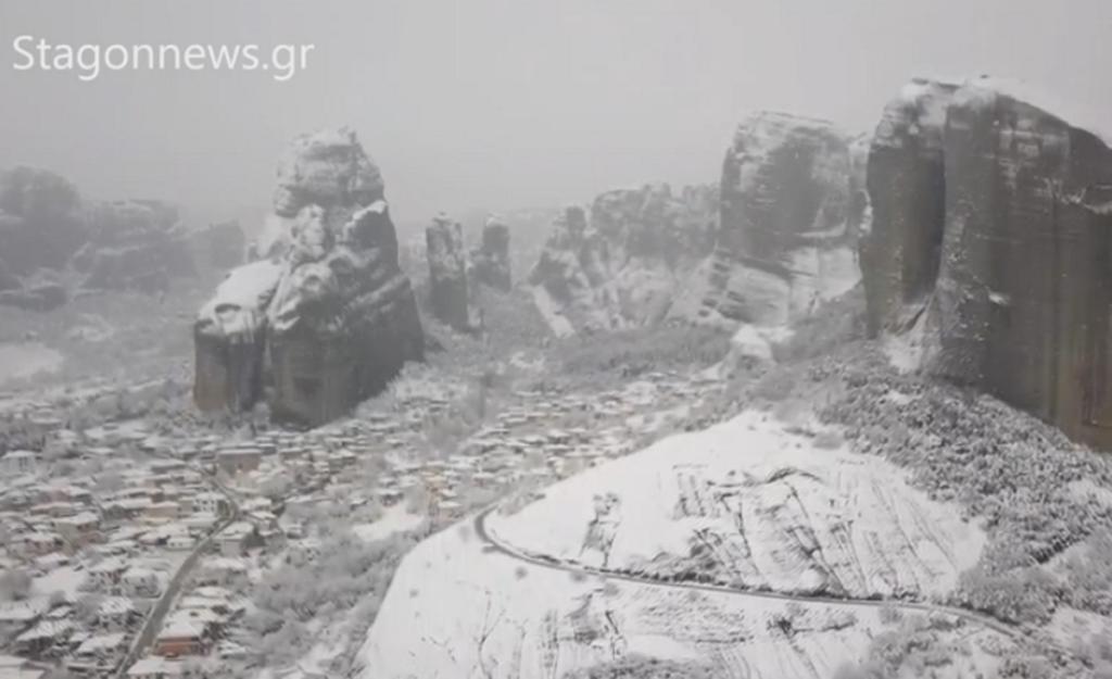 Καιρός: Χάθηκαν από το χιόνι τα Μετέωρα