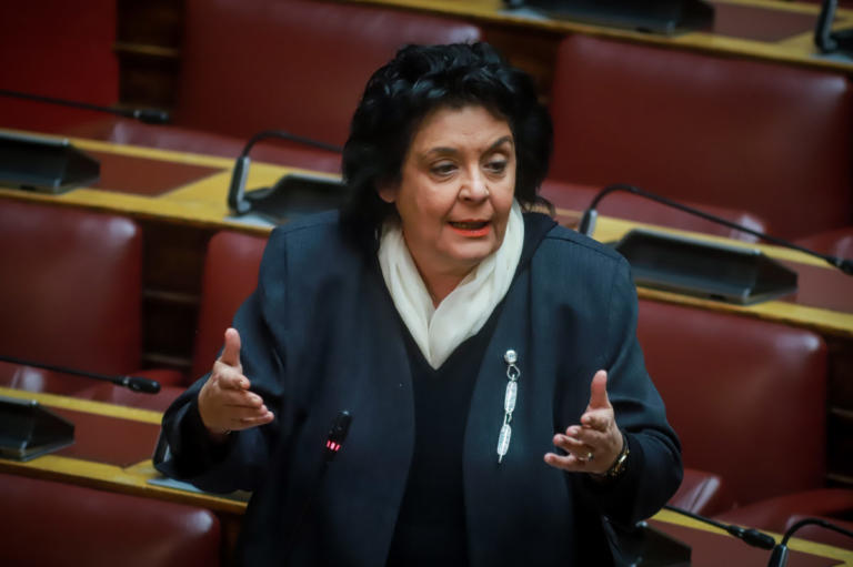Πήρε φωτιά εν κινήσει το αυτοκίνητο της Λιάνας Κανέλλη! | Newsit.gr Πήρε φωτιά εν κινήσει το αυτοκίνητο της Λιάνας Κανέλλη! | Newsit.gr