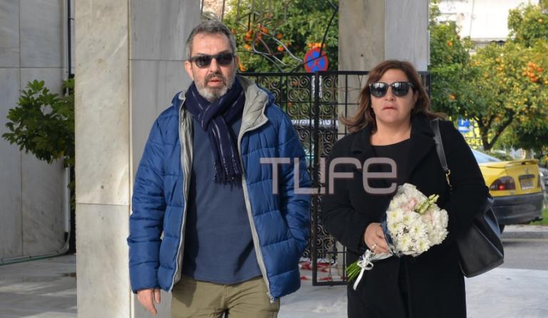 Θλίψη στην κηδεία του ηθοποιού Τρύφωνα Καρατζά -Οι συνάδελφοί του τον συνόδεψαν στην τελευταία του κατοικία | Newsit.gr Θλίψη στην κηδεία του ηθοποιού Τρύφωνα Καρατζά -Οι συνάδελφοί του τον συνόδεψαν στην τελευταία του κατοικία | Newsit.gr