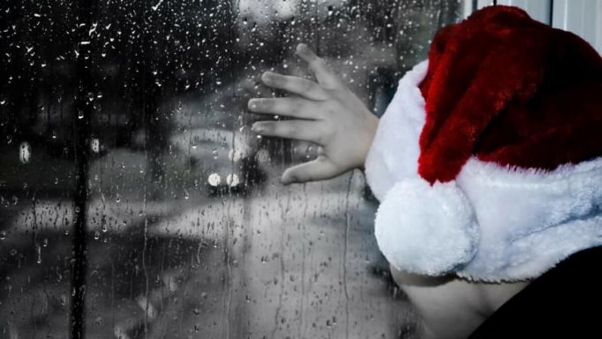 «Φέτος τα Χριστούγεννα ήταν σκοτεινά, δεν είχαμε φωτάκια, κάθισα μόνος μου με τις αναμνήσεις και φώναζα…»