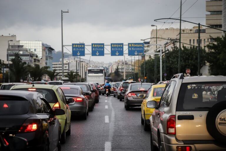 Δυο τροχαία στην Περιφερειακή Υμηττού – Τεράστιο μποτιλιάρισμα | Newsit.gr Δυο τροχαία στην Περιφερειακή Υμηττού – Τεράστιο μποτιλιάρισμα | Newsit.gr