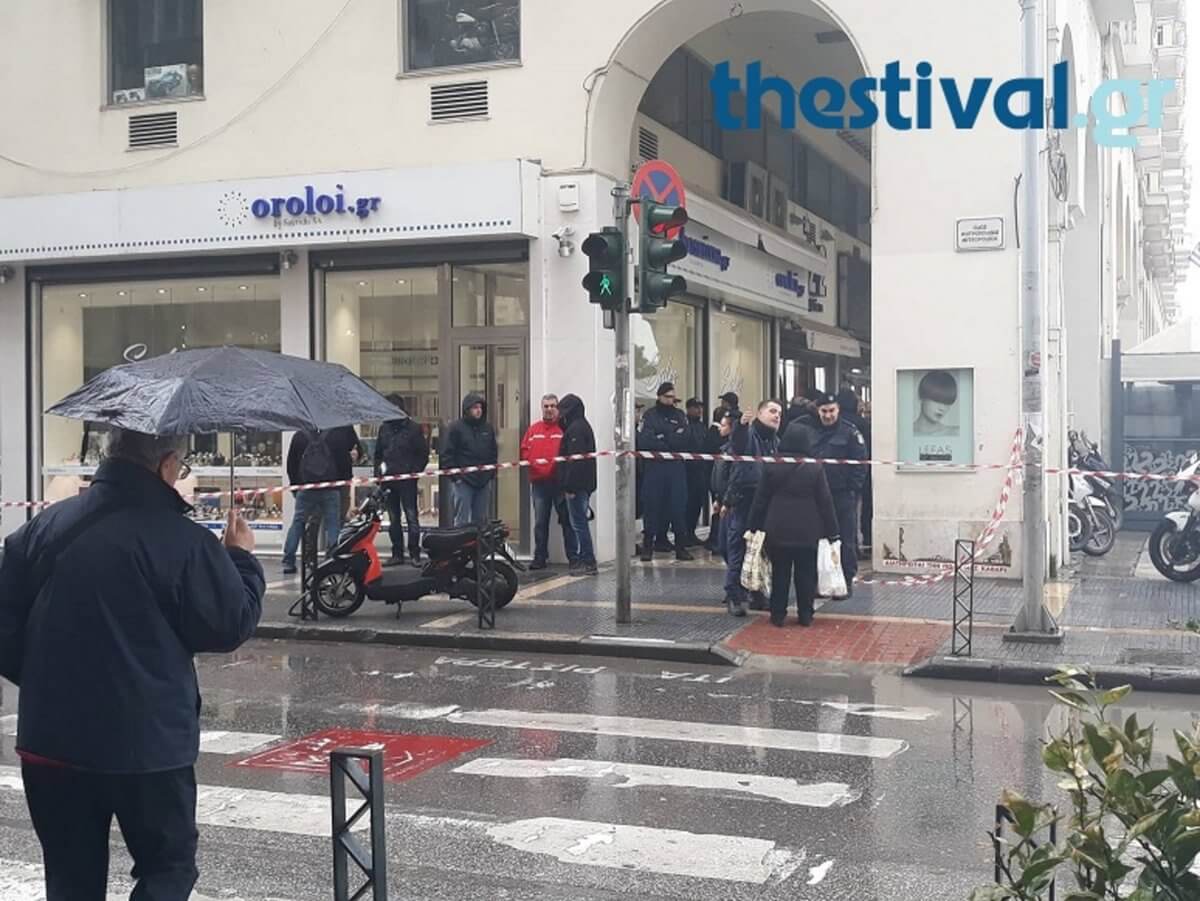 Θεσσαλονίκη: Εκκενώθηκε τράπεζα μετά από τηλεφώνημα για βόμβα – Κατέβασαν και τους ενοίκους πολυκατοικιών – video