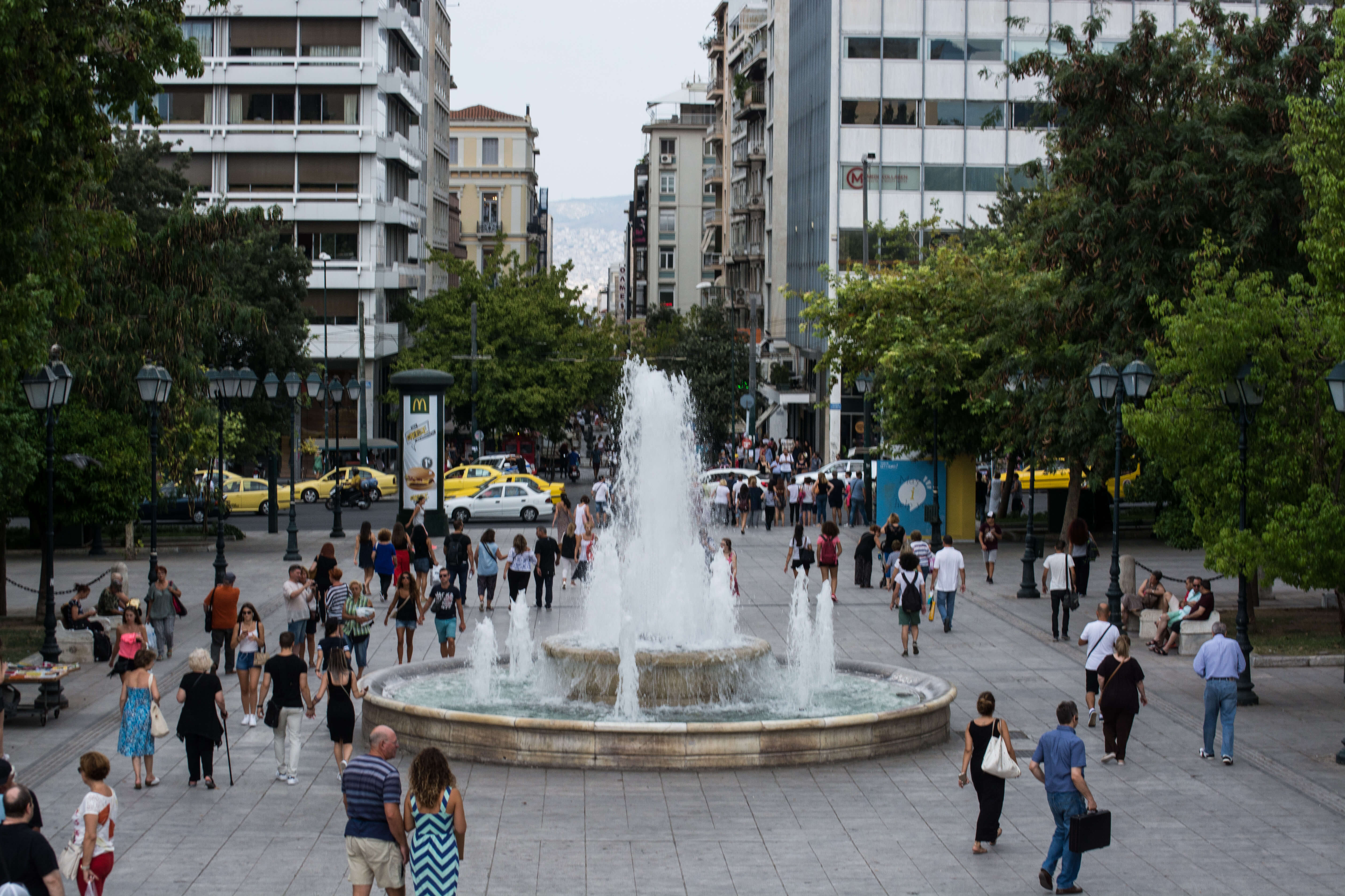 Κατώτατος μισθός: Οι αυξημένες εισφορές θα “πνίξουν” την αύξηση – Προτάσεις φορέων για αντίμετρα