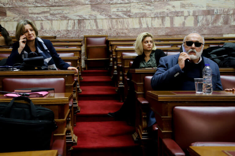 Οργή Κουρουμπλή για τις αφίσες που τον χαρακτηρίζουν «προδότη» | Newsit.gr Οργή Κουρουμπλή για τις αφίσες που τον χαρακτηρίζουν «προδότη» | Newsit.gr