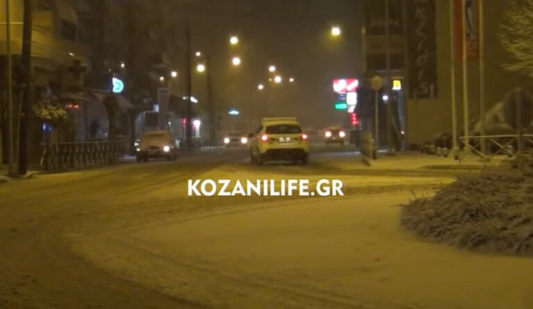 Στα λευκά ντύθηκε και πάλι η Κοζάνη! Προβλήματα στις μετακινήσεις – video | Newsit.gr Στα λευκά ντύθηκε και πάλι η Κοζάνη! Προβλήματα στις μετακινήσεις – video | Newsit.gr