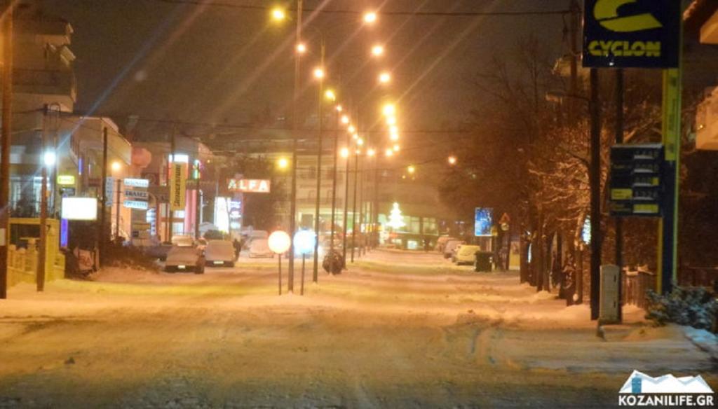 Σε παγοδρόμιο έχουν μετατραπεί οι δρόμοι στην Κοζάνη – video