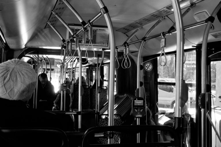 Τρόμος για οδηγό λεωφορείου – Οι πέντε άνδρες δεν ήταν επιβάτες | Newsit.gr Τρόμος για οδηγό λεωφορείου – Οι πέντε άνδρες δεν ήταν επιβάτες | Newsit.gr