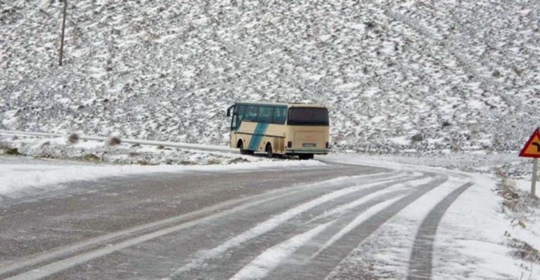 Λάρισα: Λεωφορείο με μαθητές έφυγε από τον δρόμο – Πανικός στα Φάρσαλα λόγω παγετού! | Newsit.gr Λάρισα: Λεωφορείο με μαθητές έφυγε από τον δρόμο – Πανικός στα Φάρσαλα λόγω παγετού! | Newsit.gr