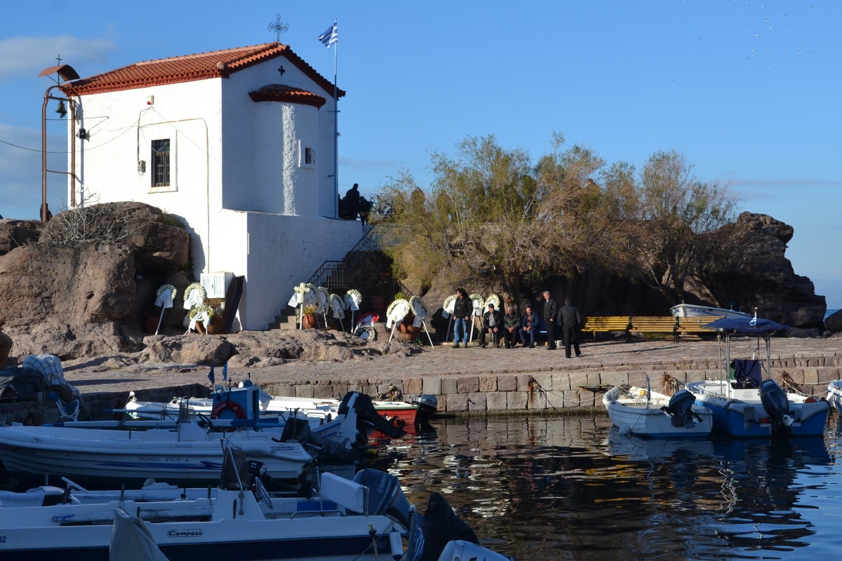 Συγκίνηση Μουζάλα για την γιαγιά Μαρίτσα της Λέσβου – Τι είπε στην κηδεία της