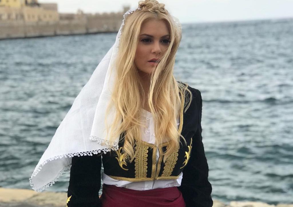 Μαρία Κορινθίου: ‘Eξαλλη με αγενή follower που την πρόσβαλε και δημοσίευσε τη συνομιλία τους! Όλος ο διάλογος