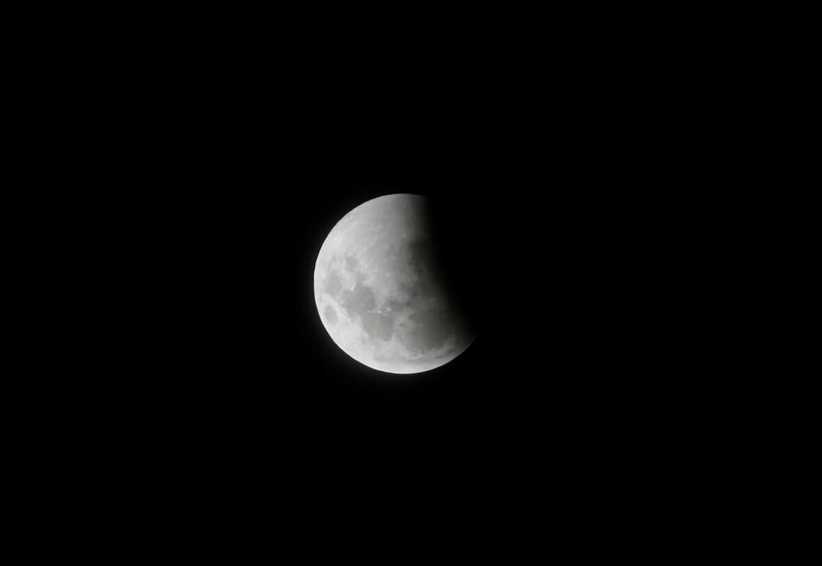 Fly me to the moon! Η Ελλάδα πάει… Σελήνη