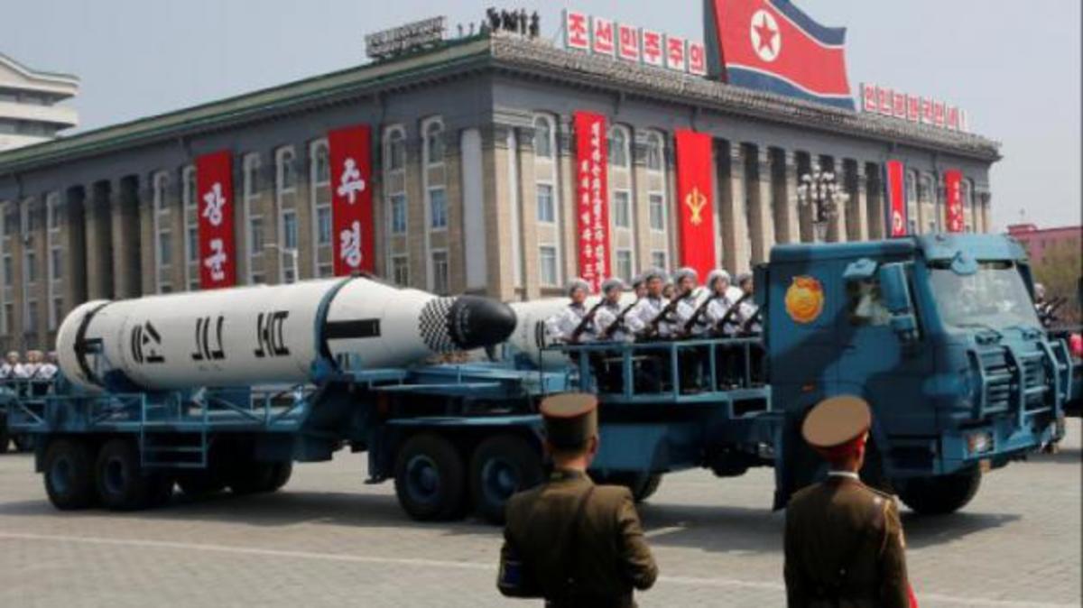 Πως η Βόρεια Κορέα κρατάει με 100 πυρηνικές κεφαλές “τον κόσμο στα χέρια της”! [pics]
