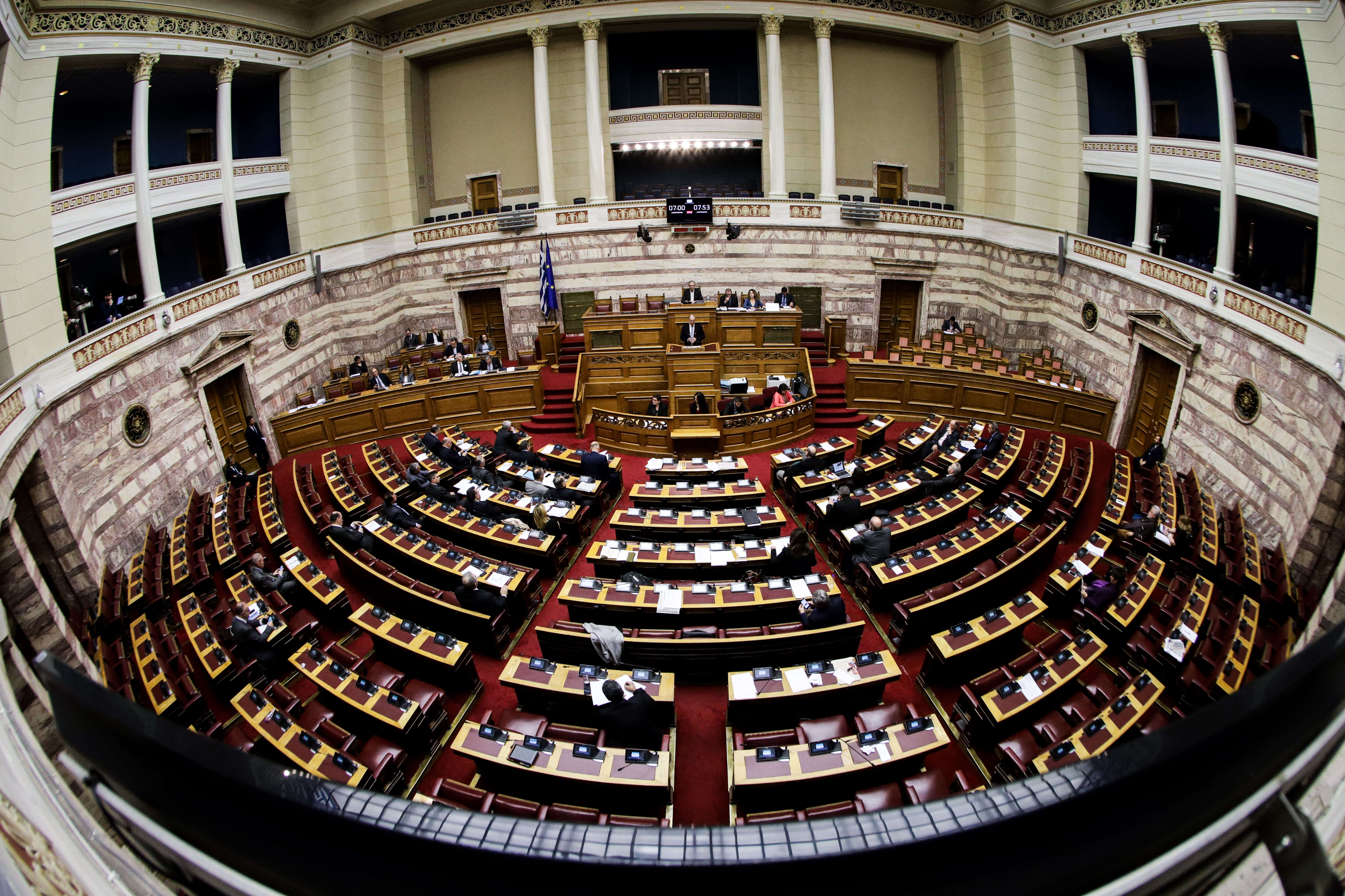 “Τσουνάμι” τροπολογιών στη Βουλή – Ρουσφέτια καταγγέλλει η αντιπολίτευση