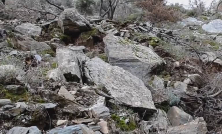 Λέσβος: «Έβρεχε» βράχους στο Πλωμάρι – Οι κατολισθήσεις έκλεισαν δρόμους και ξερίζωσαν δέντρα – video | Newsit.gr Λέσβος: «Έβρεχε» βράχους στο Πλωμάρι – Οι κατολισθήσεις έκλεισαν δρόμους και ξερίζωσαν δέντρα – video | Newsit.gr