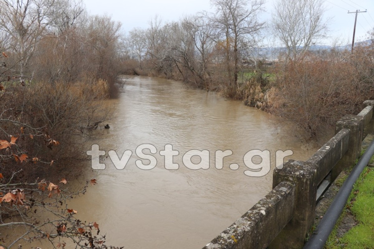 Φθιώτιδα: τα ορμητικά νερά κάλυψαν γέφυρα στην Σπερχειάδα!