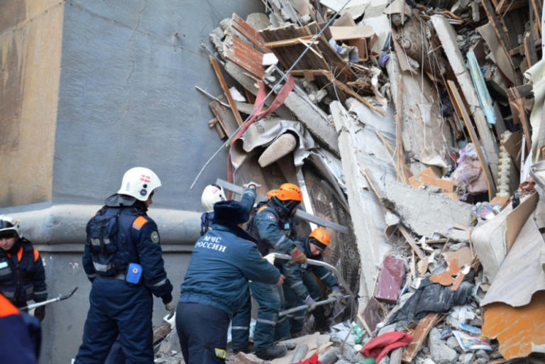 Τραγωδία! Τους 28 έφτασαν οι νεκροί από την κατάρρευση της πολυκατοικίας στη Ρωσία! | Newsit.gr Τραγωδία! Τους 28 έφτασαν οι νεκροί από την κατάρρευση της πολυκατοικίας στη Ρωσία! | Newsit.gr