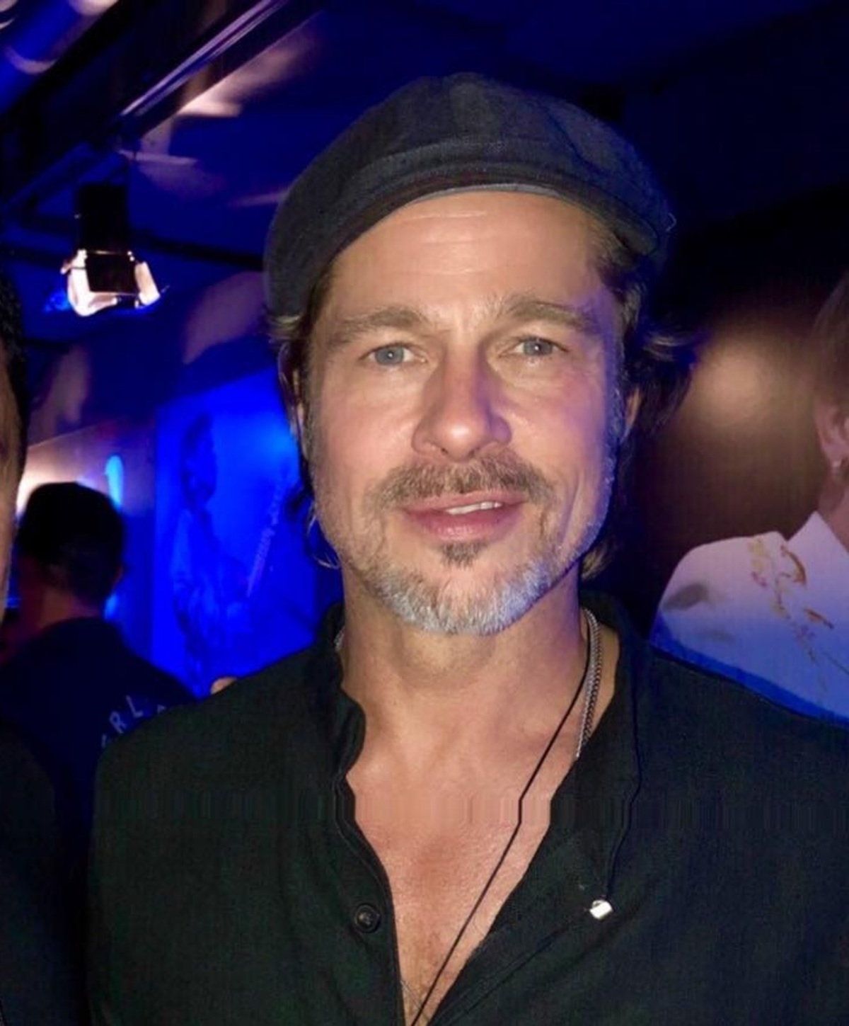 Ποιος Έλληνας παρουσιαστής, έβγαλε selfie με τον Brad Pitt και την Μiley Cyrus; Φωτογραφίες