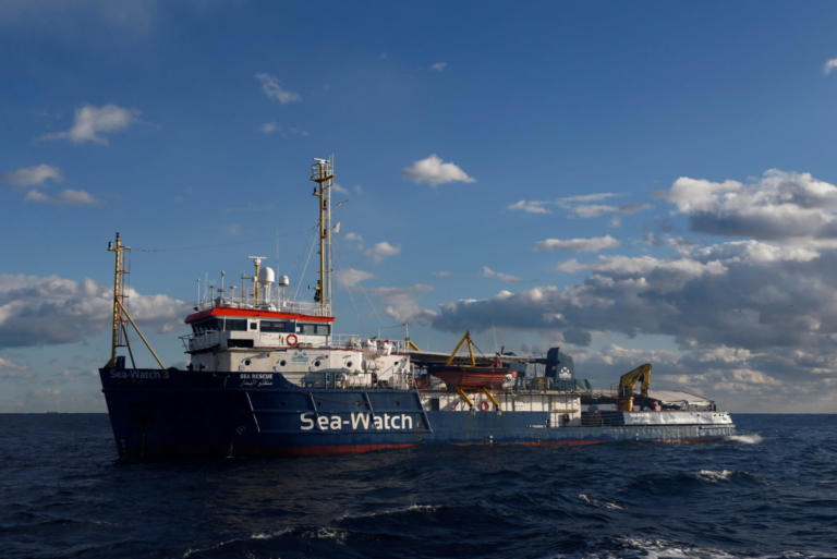 Θρίλερ με το “Sea – Watch 3” – Μετανάστες υποφέρουν από αφυδάτωση – Δεν τους δέχεται κανείς! | Newsit.gr Θρίλερ με το “Sea – Watch 3” – Μετανάστες υποφέρουν από αφυδάτωση – Δεν τους δέχεται κανείς! | Newsit.gr