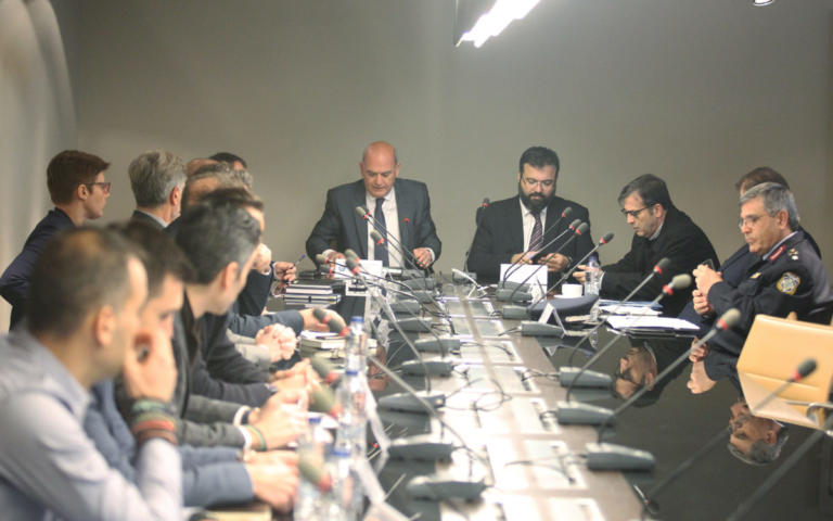 Superleague: Όλα δείχνουν σέντρα με Έλληνες διαιτητές! | Newsit.gr Superleague: Όλα δείχνουν σέντρα με Έλληνες διαιτητές! | Newsit.gr