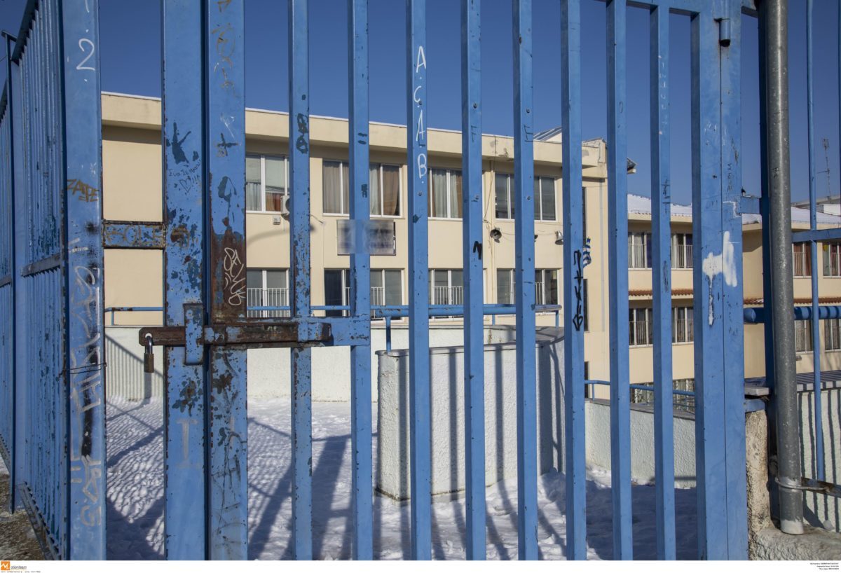 Κλειστά σχολεία στην Καρδίτσα και τη Λάρισα