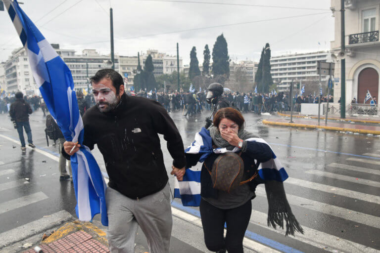 «Πόλεμος» για τα χημικά στο συλλαλητήριο για τη Μακεδονία