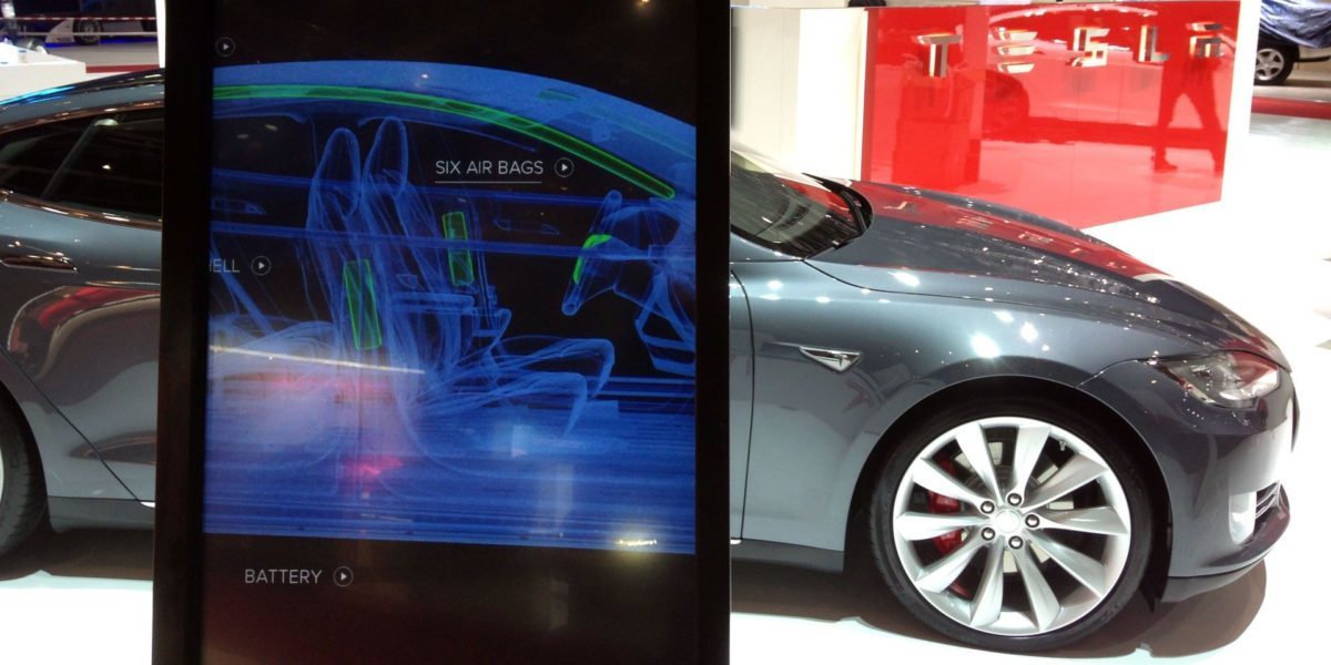 H Tesla χαρίζει ένα Model 3 σε όποιον καταφέρει να το χακάρει!!!