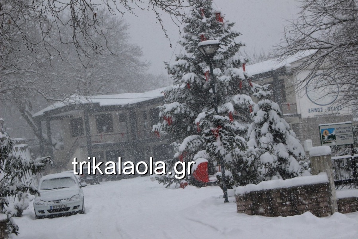 Καιρός: Σφοδρή χιονόπτωση στα Τρίκαλα – video