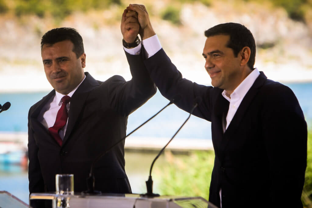 Politico: Ο Τσίπρας “ξεπλήρωσε” με τη Συμφωνία των Πρεσπών την Ε.Ε για το 2015