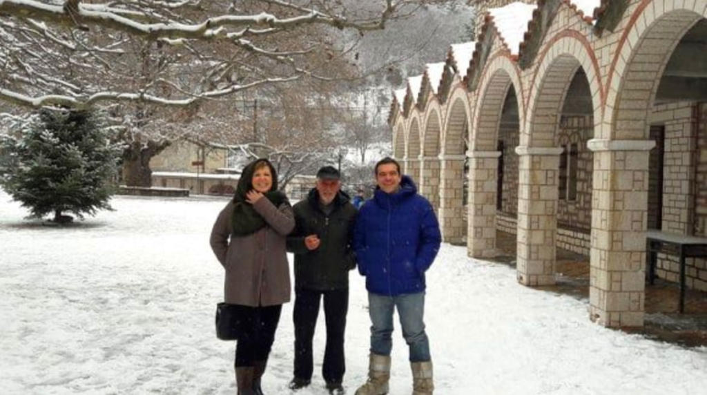 Δε λογάριασαν το κρύο: Βόλτα στα χιόνια για τον Αλέξη Τσίπρα και την Μπέτυ Μπαζιάνα - ΦΩΤΟ