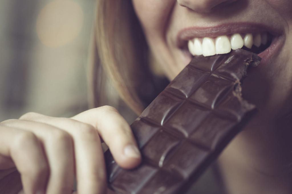 Ο βήχας σταματάει με σοκολάτα καλύτερα απ’ ό,τι με σιρόπι