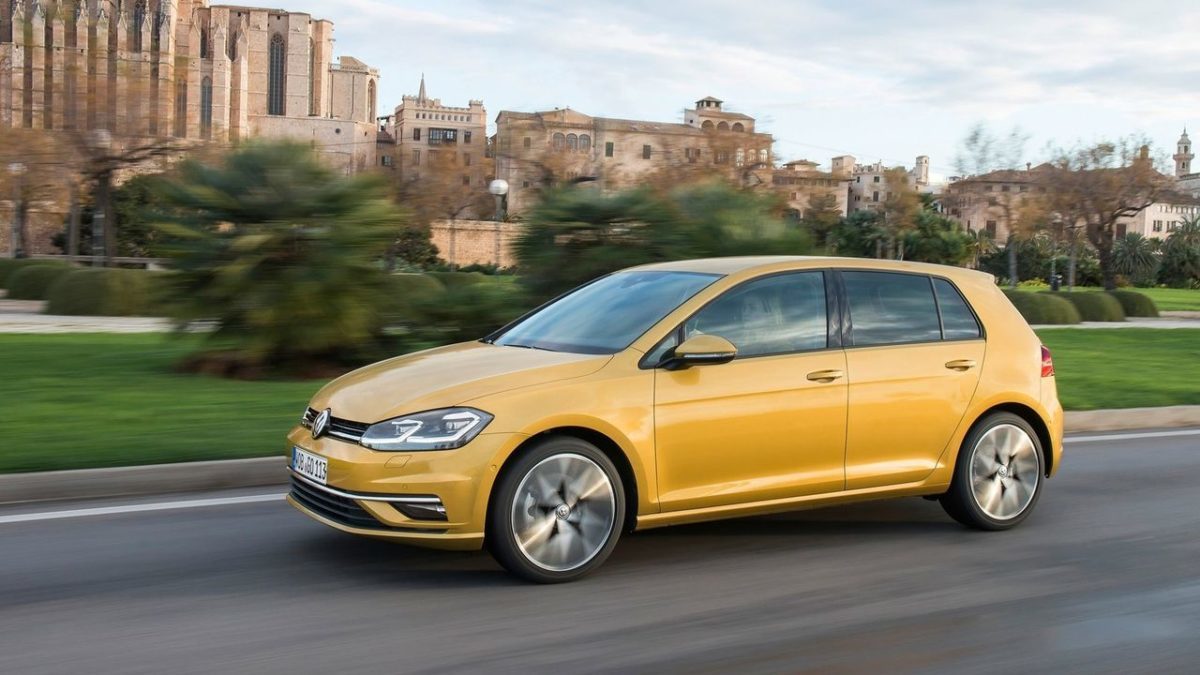 Προληπτική ανάκληση για τέσσερα δημοφιλή μοντέλα της Volkswagen