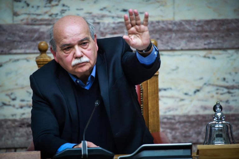 Βούτσης: Η ολομέλεια νομοθετεί και ο νοών νοείτω! | Newsit.gr Βούτσης: Η ολομέλεια νομοθετεί και ο νοών νοείτω! | Newsit.gr