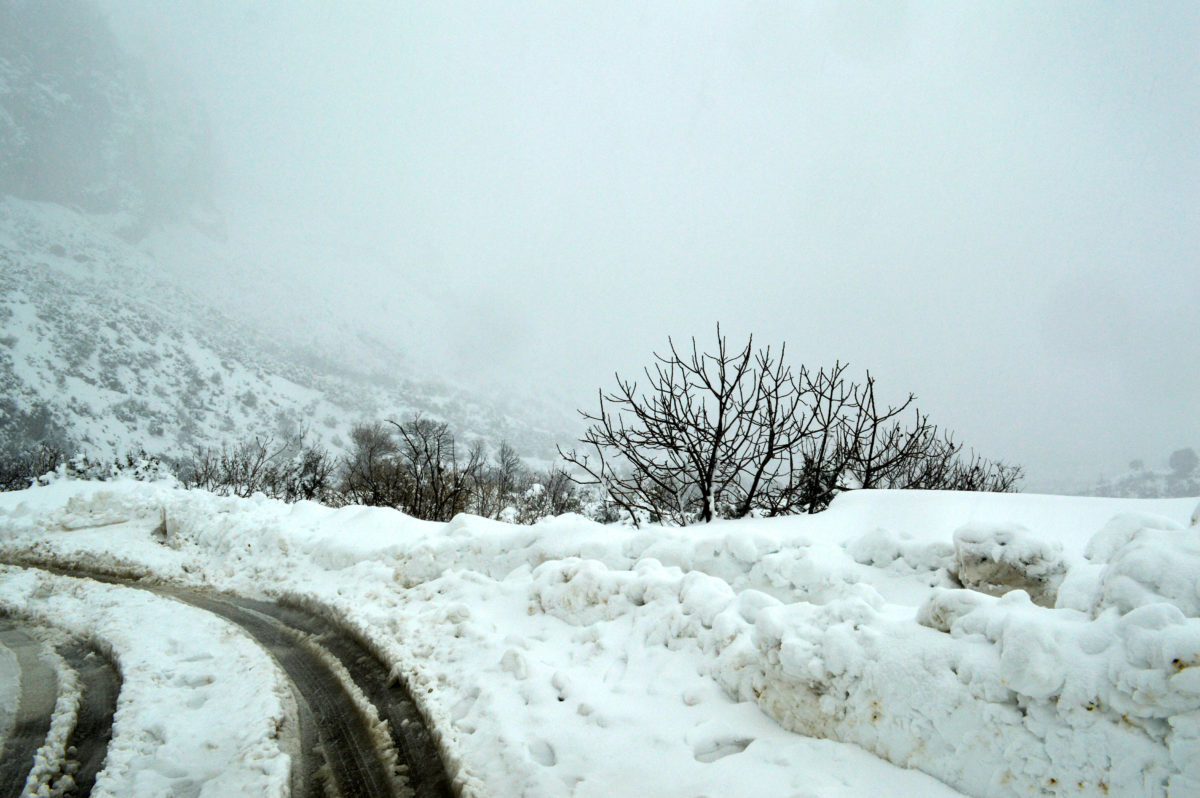Γρεβενά: Πολύωρος απεγκλωβισμός στα χιόνια – Στιγμές αγωνίας σε εργοστάσιο εμφιάλωσης νερού!