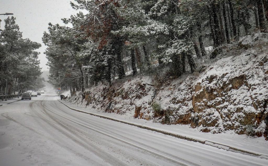 Ποιοί δρόμοι είναι κλειστοί τώρα – Που χιονίζει τώρα: Η πρόγνωση του Σάκη Αρναούτογλου