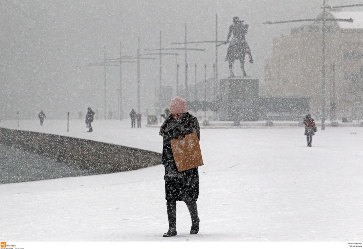 Καιρός: Χάος στους δρόμους και μπάχαλο με τα κλειστά σχολεία στη Θεσσαλονίκη – Οι νέες εικόνες στα χιόνια!